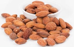 Health Benefits of Almonds and Side Effects